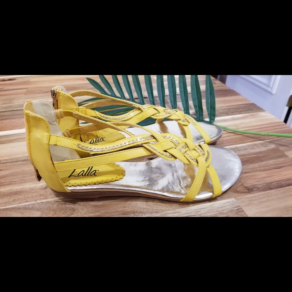 Gorgeous yellow sandals
